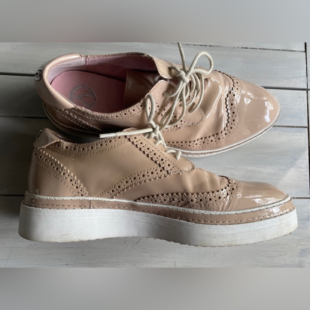 Beige Patent Leather Brogues Oxford shoes Wishbone collection